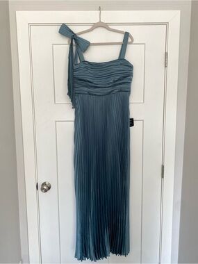 Lulu's Pleated Maxi Dress with Bow Detail!